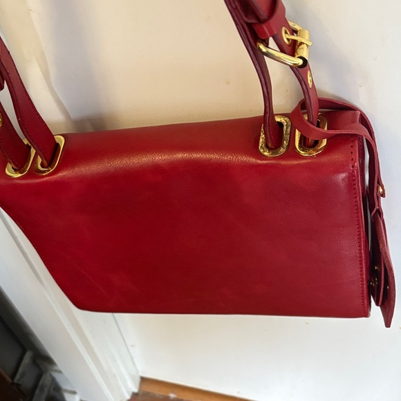 Stunning Leather GAYA Red Crossbody or handbag Bag with Gold Accents - Picture 7 of 15